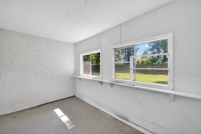 6742 Park Riviera Way, Sacramento, CA 95831