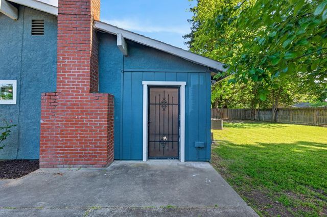 6742 Park Riviera Way, Sacramento, CA 95831