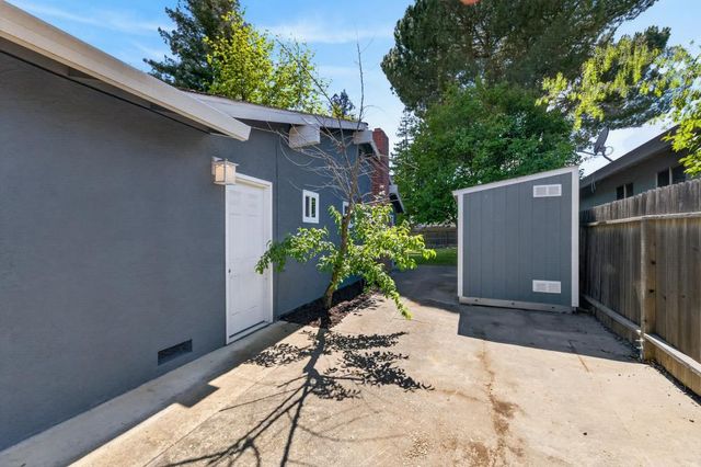 6742 Park Riviera Way, Sacramento, CA 95831