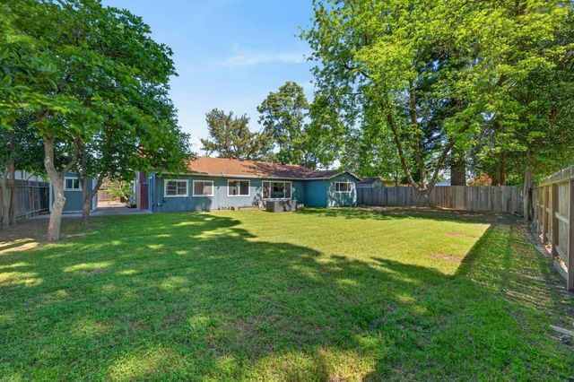 6742 Park Riviera Way, Sacramento, CA 95831