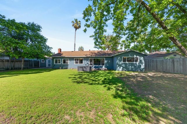 6742 Park Riviera Way, Sacramento, CA 95831