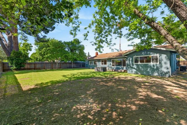 6742 Park Riviera Way, Sacramento, CA 95831