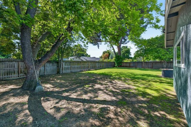 6742 Park Riviera Way, Sacramento, CA 95831