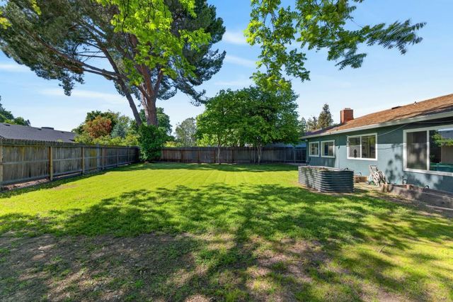 6742 Park Riviera Way, Sacramento, CA 95831