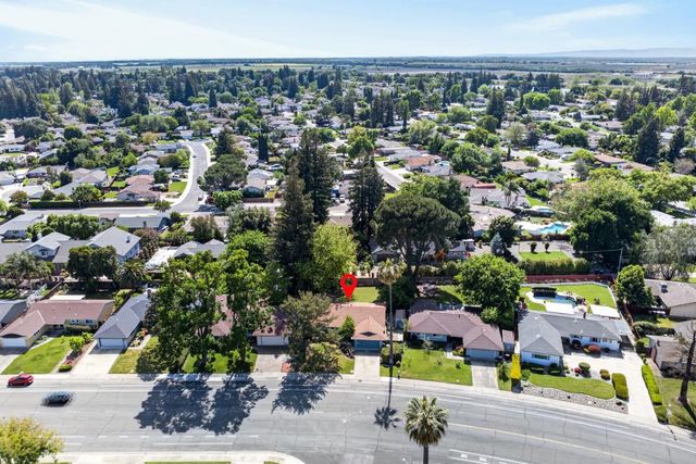 6742 Park Riviera Way, Sacramento, CA 95831