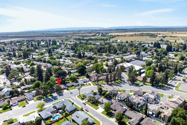 6742 Park Riviera Way, Sacramento, CA 95831