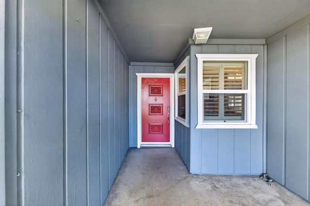 6742 Park Riviera Way, Sacramento, CA 95831