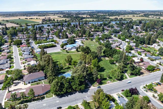 6742 Park Riviera Way, Sacramento, CA 95831