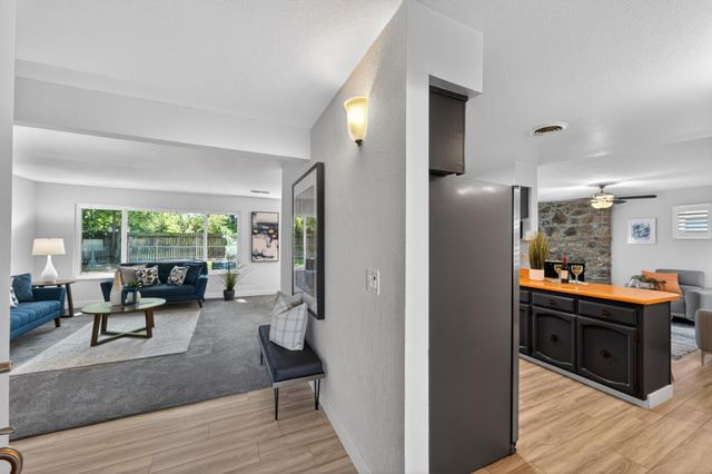 6742 Park Riviera Way, Sacramento, CA 95831