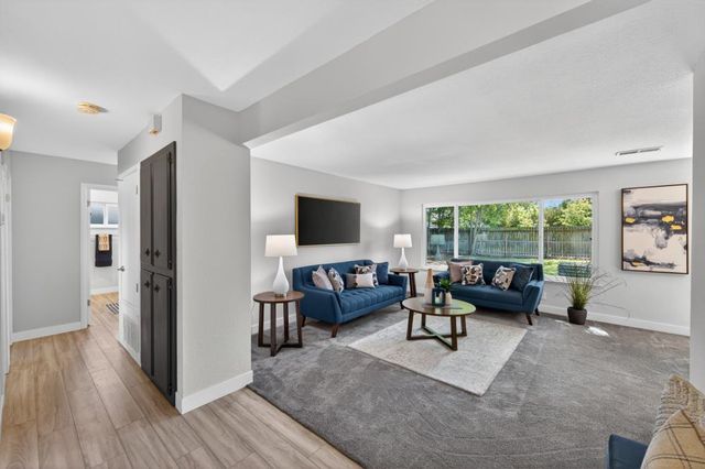 6742 Park Riviera Way, Sacramento, CA 95831