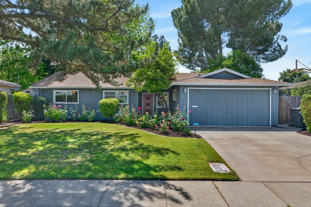6742 Park Riviera Way, Sacramento, CA 95831