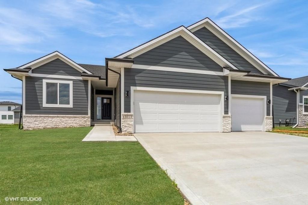 905 Walnut Drive, Norwalk, IA 50211