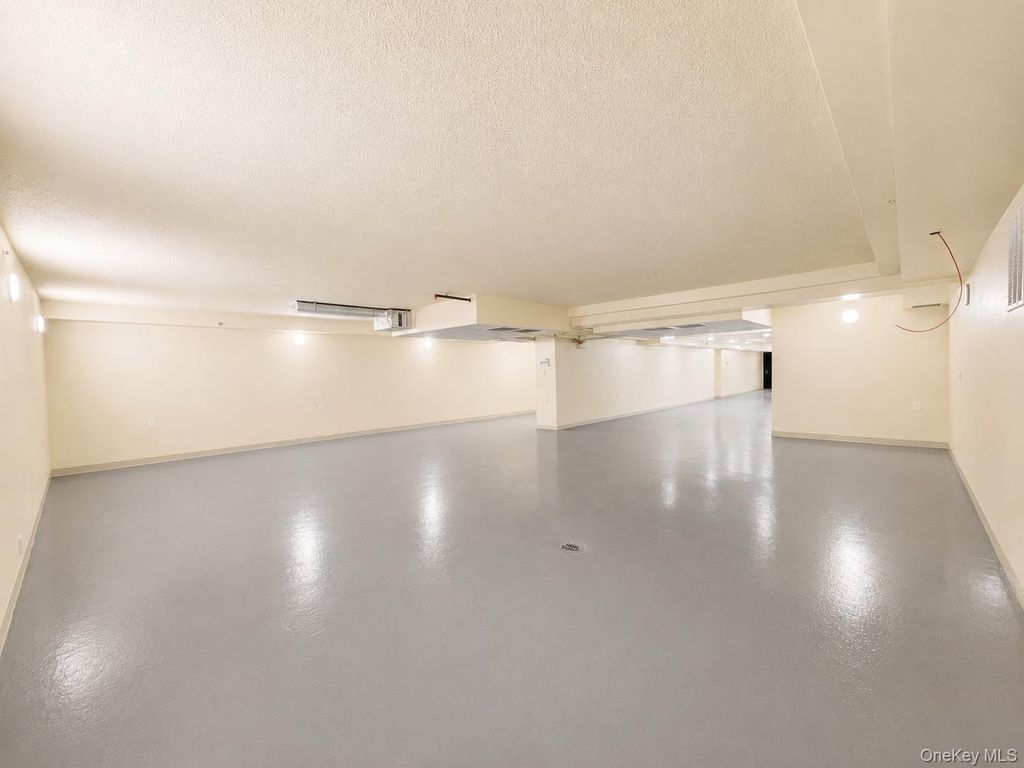 153-33 89 AVE #Bsmt, Jamaica, NY 11432 — photo 3