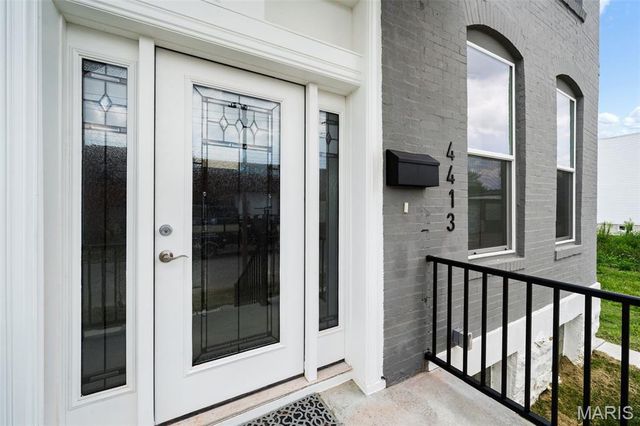4413 Hunt Avenue, St Louis, MO 63110