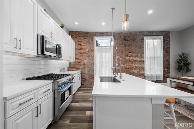 4413 Hunt Avenue, St Louis, MO 63110