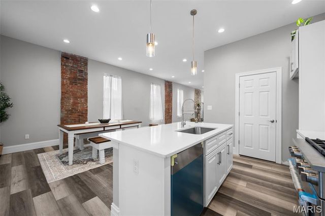 4413 Hunt Avenue, St Louis, MO 63110