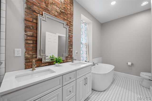 4413 Hunt Avenue, St Louis, MO 63110
