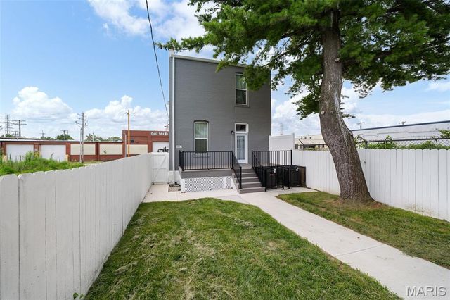 4413 Hunt Avenue, St Louis, MO 63110