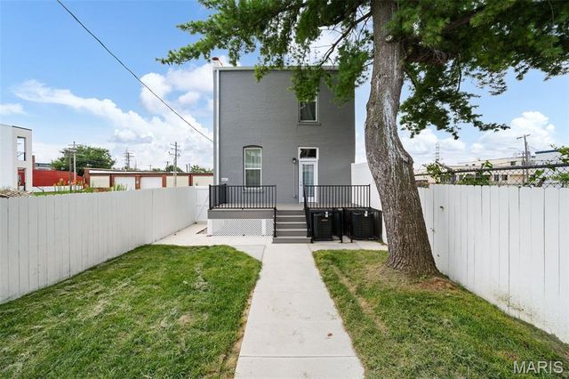 4413 Hunt Avenue, St Louis, MO 63110