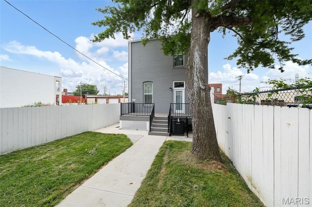 4413 Hunt Avenue, St Louis, MO 63110