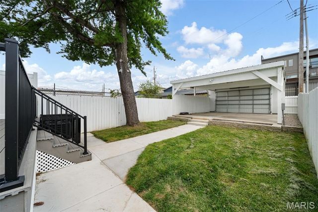 4413 Hunt Avenue, St Louis, MO 63110