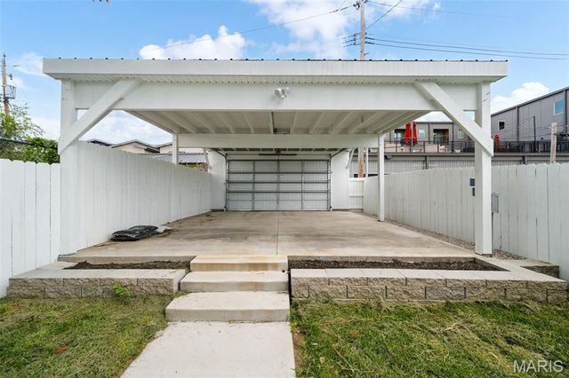 4413 Hunt Avenue, St Louis, MO 63110
