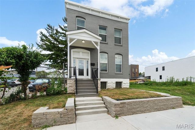 4413 Hunt Avenue, St Louis, MO 63110