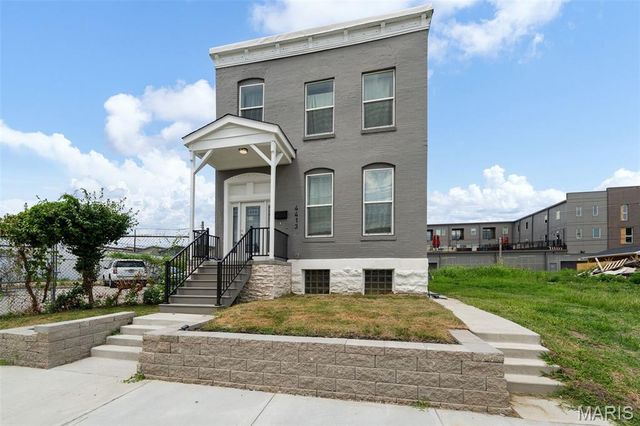 4413 Hunt Avenue, St Louis, MO 63110