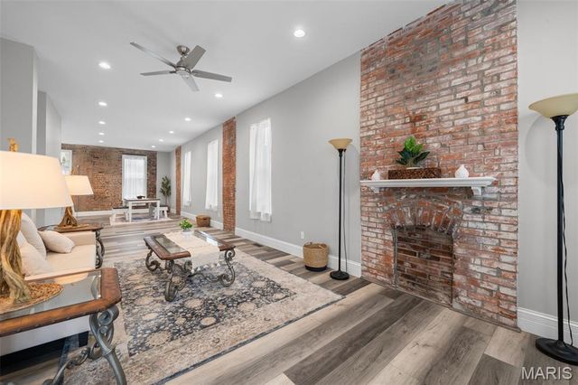 4413 Hunt Avenue, St Louis, MO 63110