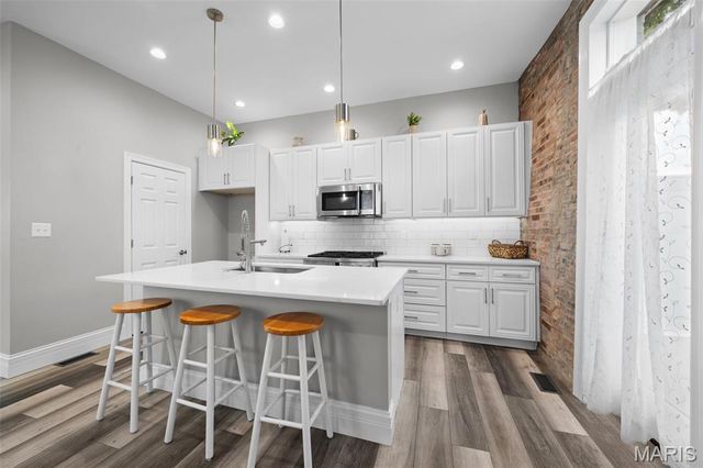 4413 Hunt Avenue, St Louis, MO 63110