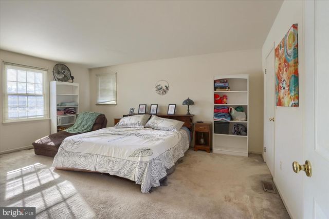 17 ARGALI LN, Mechanicsburg, PA 17055