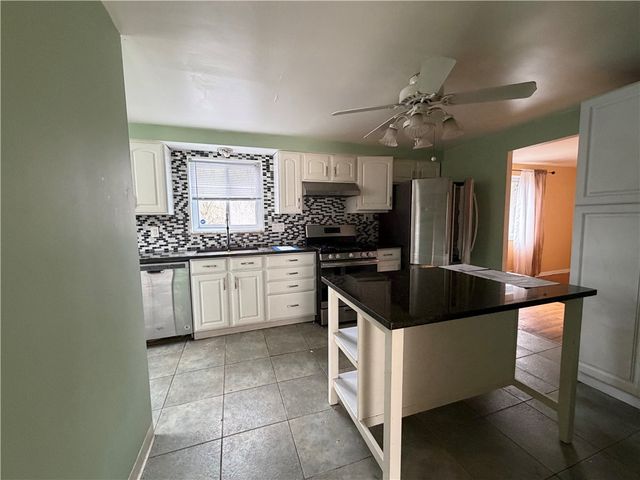 347 Lime Oak Dr, Penn Hills, PA 15235