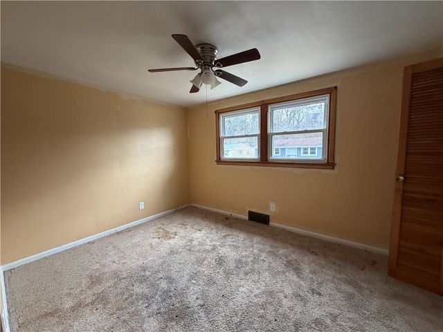 347 Lime Oak Dr, Penn Hills, PA 15235