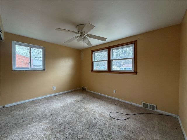 347 Lime Oak Dr, Penn Hills, PA 15235