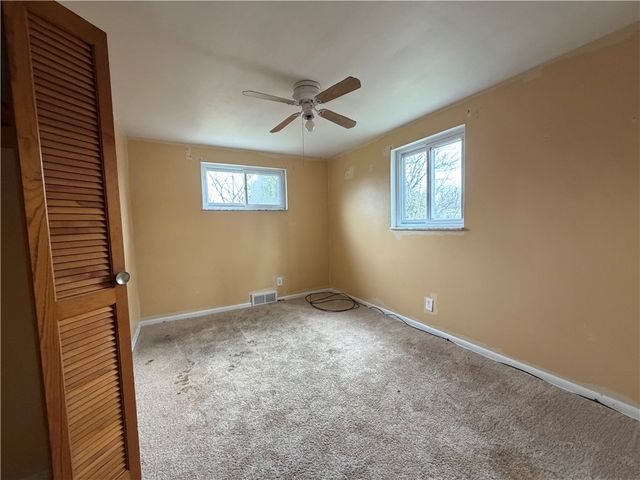 347 Lime Oak Dr, Penn Hills, PA 15235