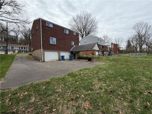 347 Lime Oak Dr, Penn Hills, PA 15235