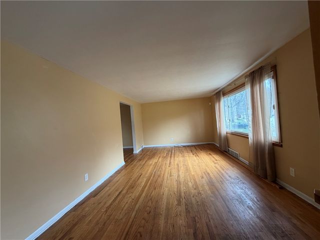 347 Lime Oak Dr, Penn Hills, PA 15235