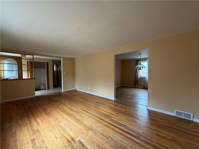 347 Lime Oak Dr, Penn Hills, PA 15235