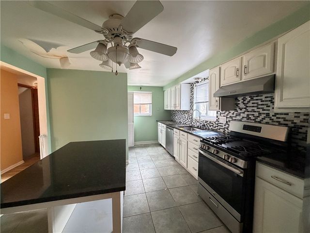 347 Lime Oak Dr, Penn Hills, PA 15235