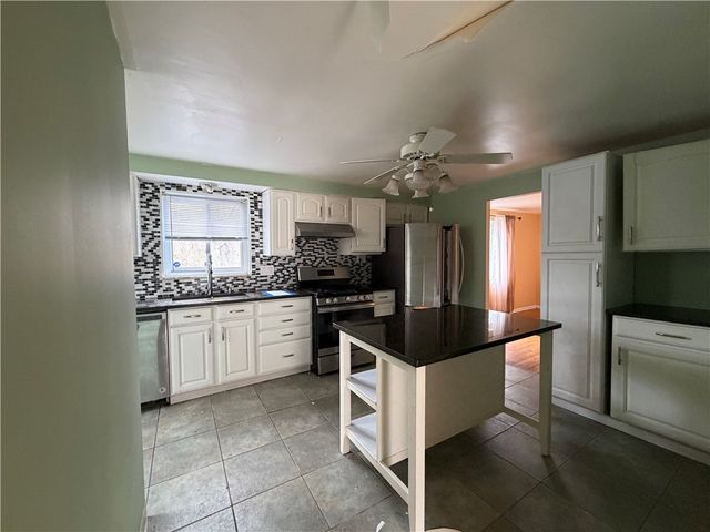 347 Lime Oak Dr, Penn Hills, PA 15235