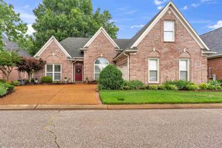 924 N WARWICK OAKS DR, Collierville, TN 38017