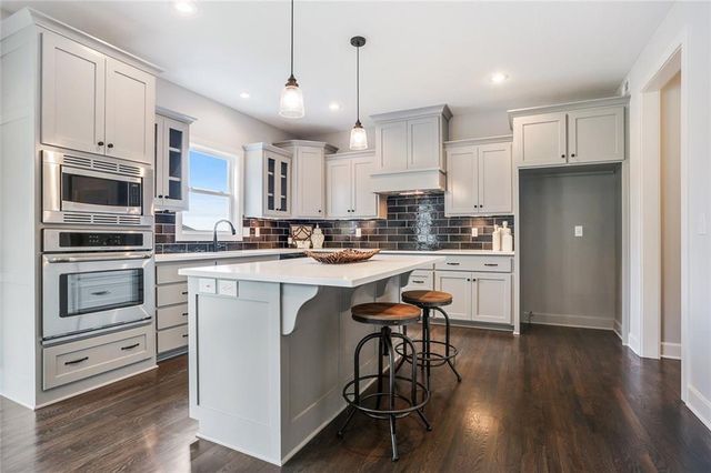 18604 Mohawk Lane, Overland Park, KS 66085