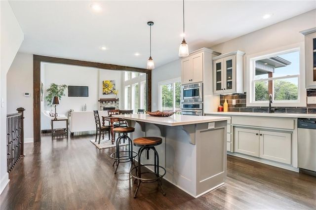 18604 Mohawk Lane, Overland Park, KS 66085