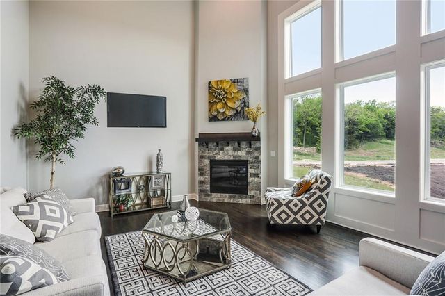 18604 Mohawk Lane, Overland Park, KS 66085