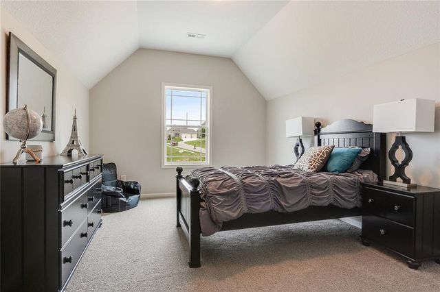 18604 Mohawk Lane, Overland Park, KS 66085