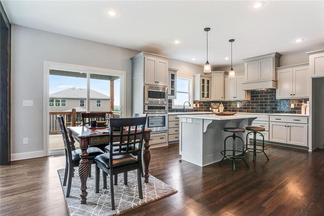 18604 Mohawk Lane, Overland Park, KS 66085