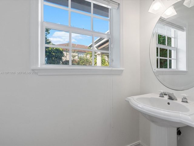 2833 NE 22nd St, Fort Lauderdale, FL 33305