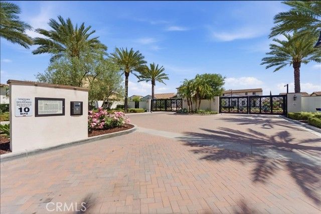 4725 Flora Park Way, Cypress, CA 90720