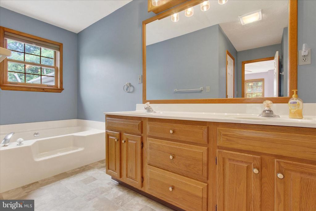 Image 11 of property listing at 7208 KOPP RD, Spring Grove, PA 17362