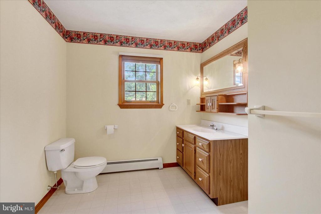 Image 14 of property listing at 7208 KOPP RD, Spring Grove, PA 17362